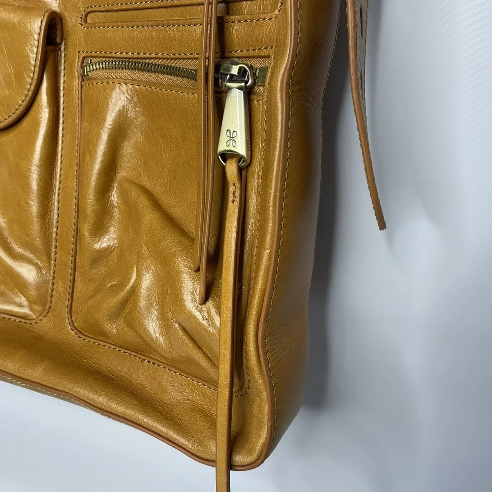Hobo Leather Crossbody Bag Purse Handbag Honey Caramel Color Zip Pockets